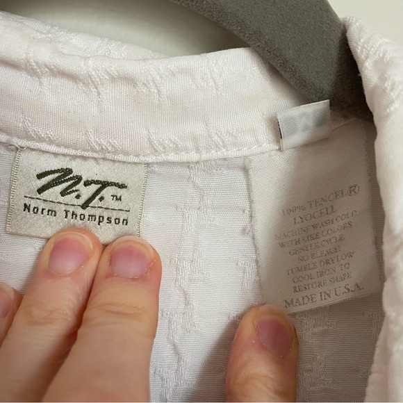 Norm Thompson White Casual Preppy Tencell Textured Beachy Collared Shirt sz M - Picture 2 of 5